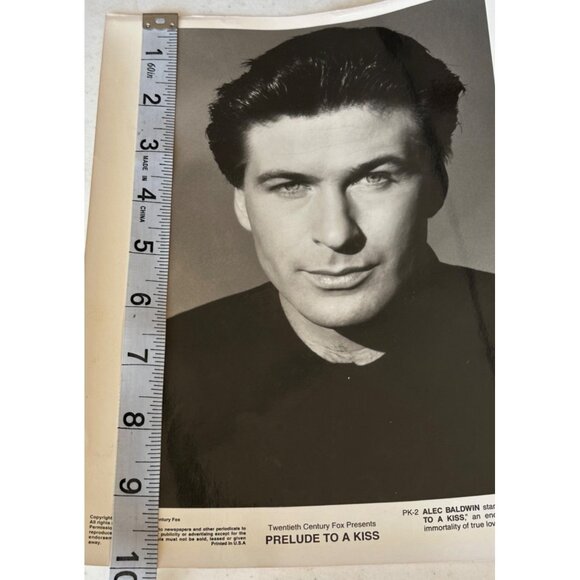 Alec Baldwin "Prelude to a Kiss" Wall Photo Black & White Copyright 1992 8x10" - Picture 5 of 5